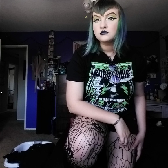 Meet your Posher, Avery - Picture 3 of 5